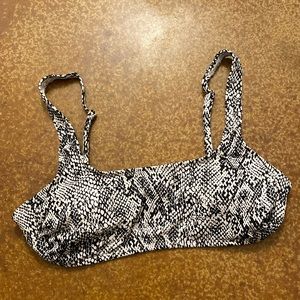 Xhiliration Women’s Scoop Snakeskin Swim Top Large